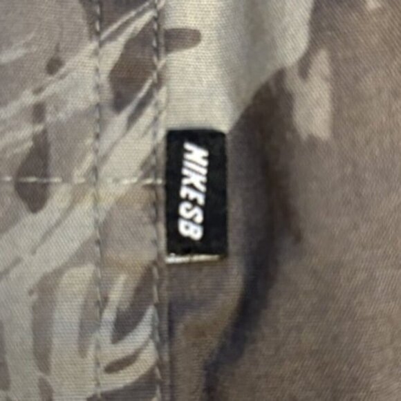 NIKESB Killingsworth Lizard Camo Long Sleeve Button Down Sz Medium - Picture 3 of 4